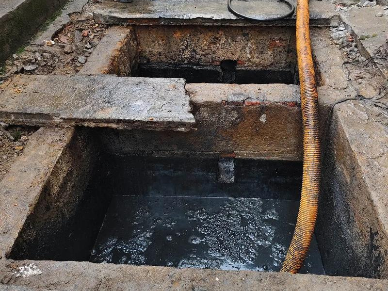 宝塔桥清理化粪池